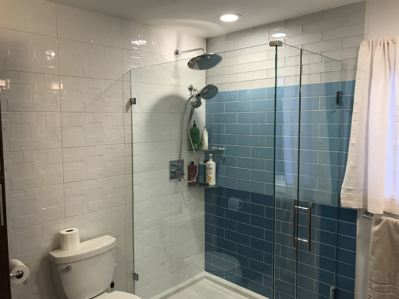 New transparent shower and tiles in Schaumburg IL