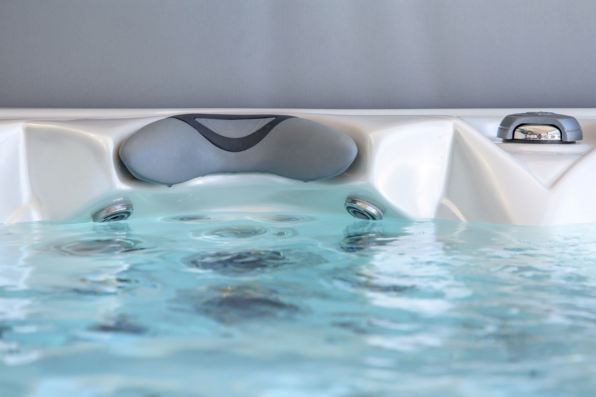 Walk-in tub water jets