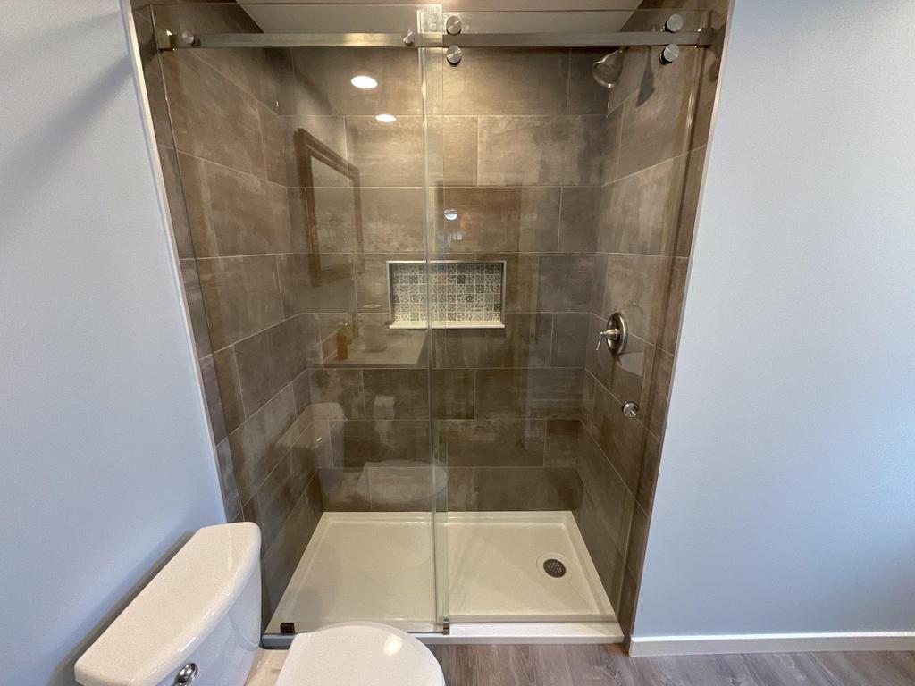 Bathroom remodeling in Itasca - shower and flooring