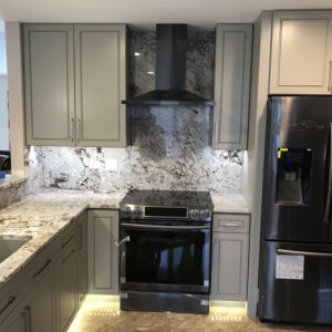Kitchen remodeling near Chicago - granite backsplash and countertops